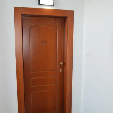 Mitzis Daire Gerakini